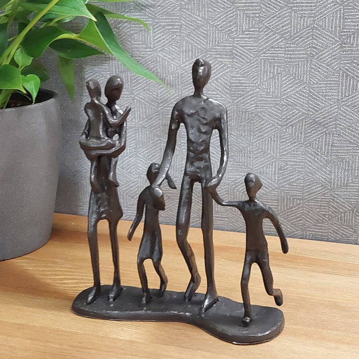 01 Ai 353 Family 5 Outing Elur Iron Figurine 18cm Mocha 700x700 (1)